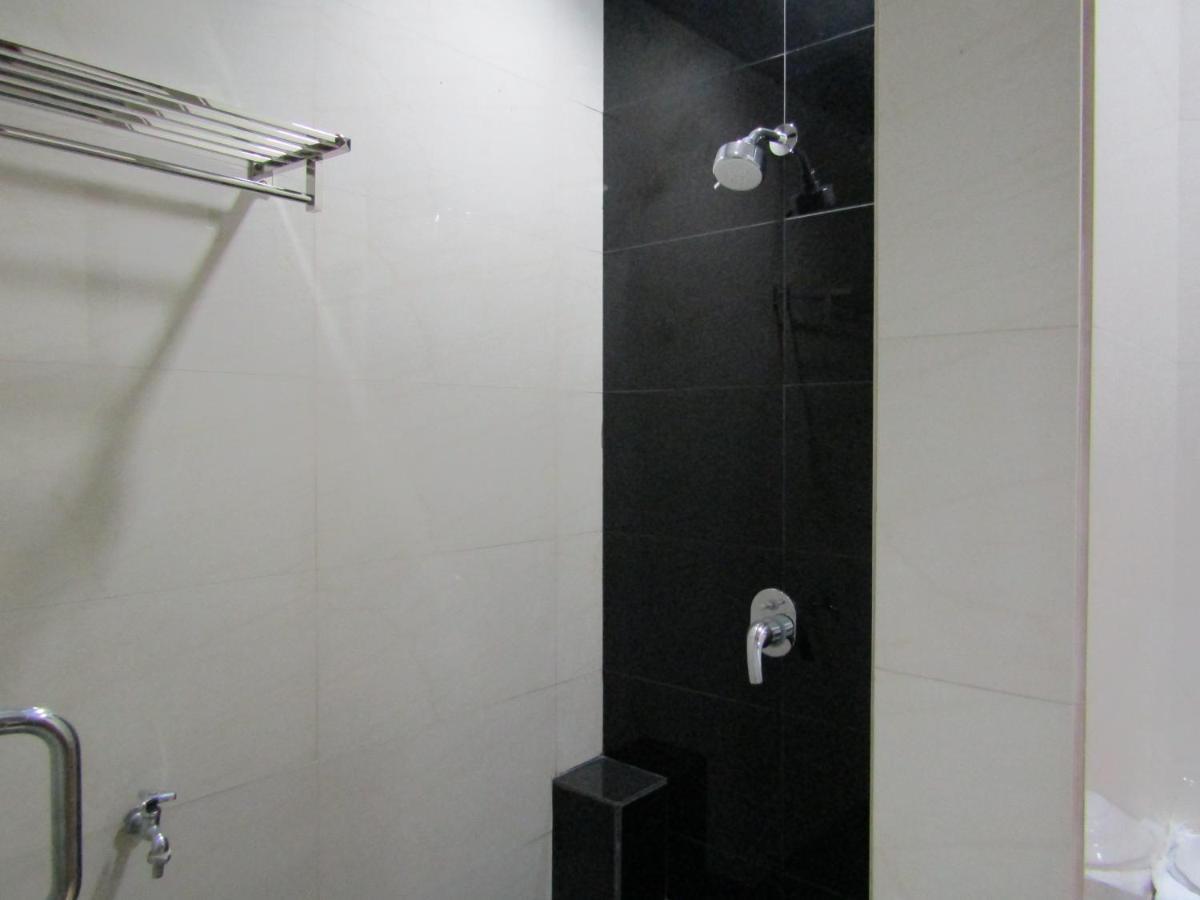 Madina Inn Джокьякарта Экстерьер фото