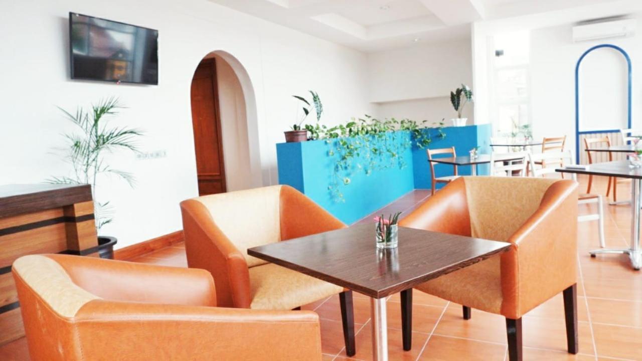 Madina Inn Джокьякарта Экстерьер фото