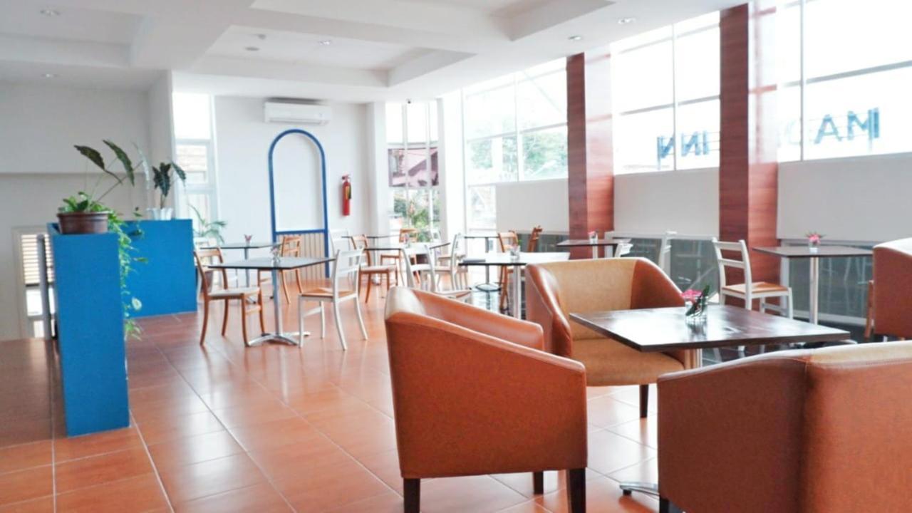 Madina Inn Джокьякарта Экстерьер фото