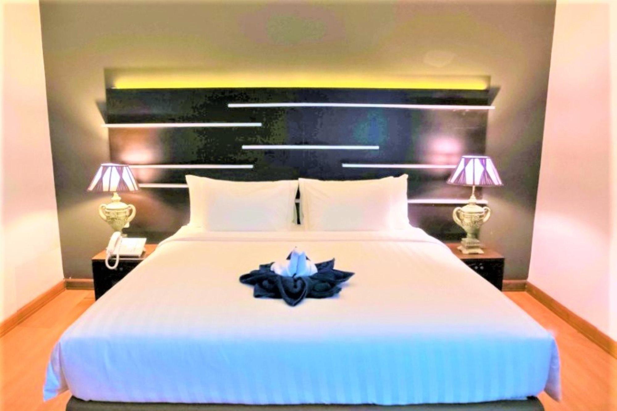 Madina Inn Джокьякарта Экстерьер фото
