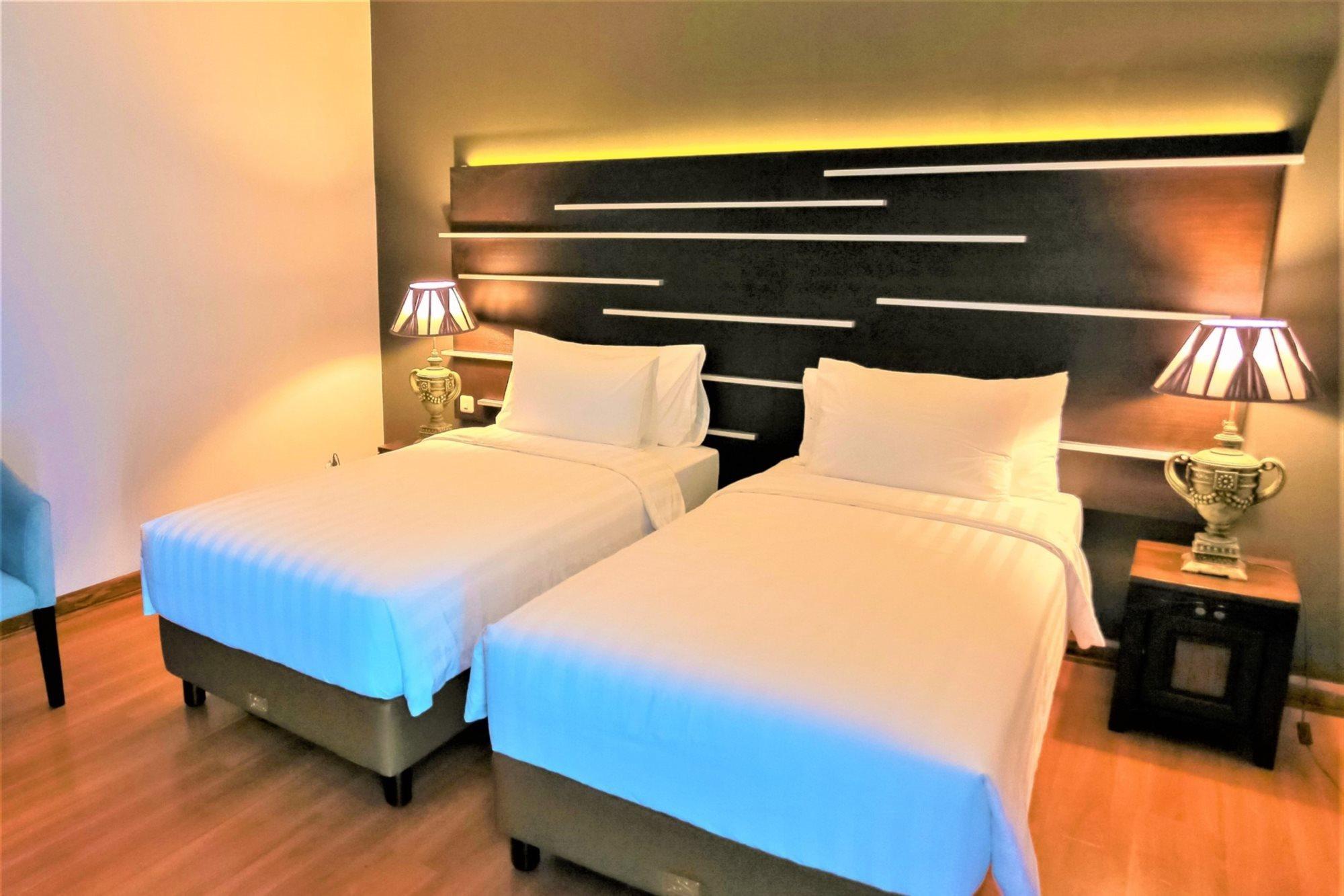 Madina Inn Джокьякарта Экстерьер фото
