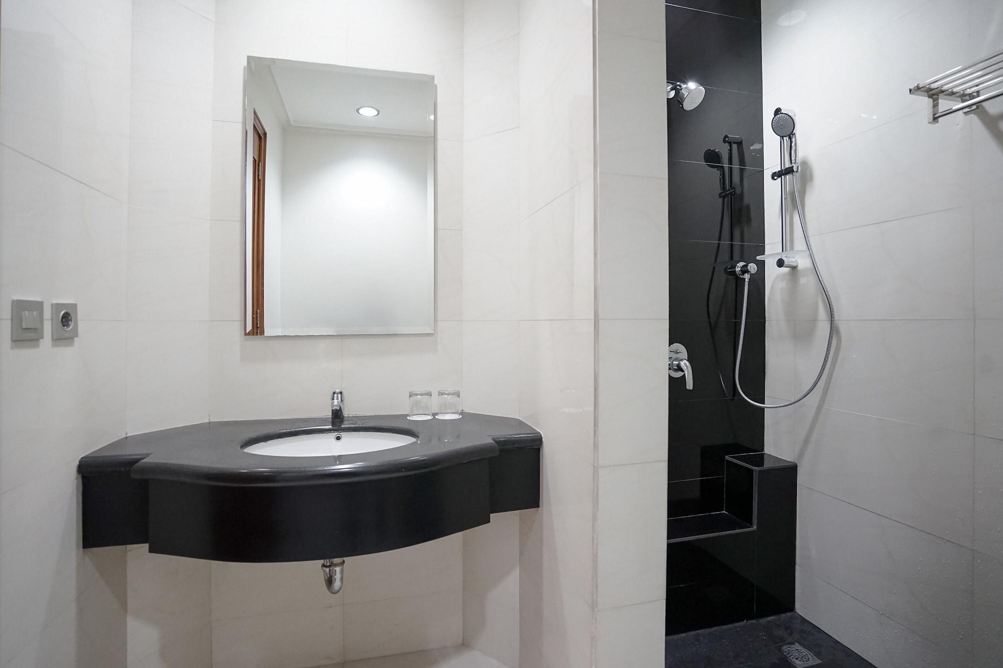 Madina Inn Джокьякарта Экстерьер фото