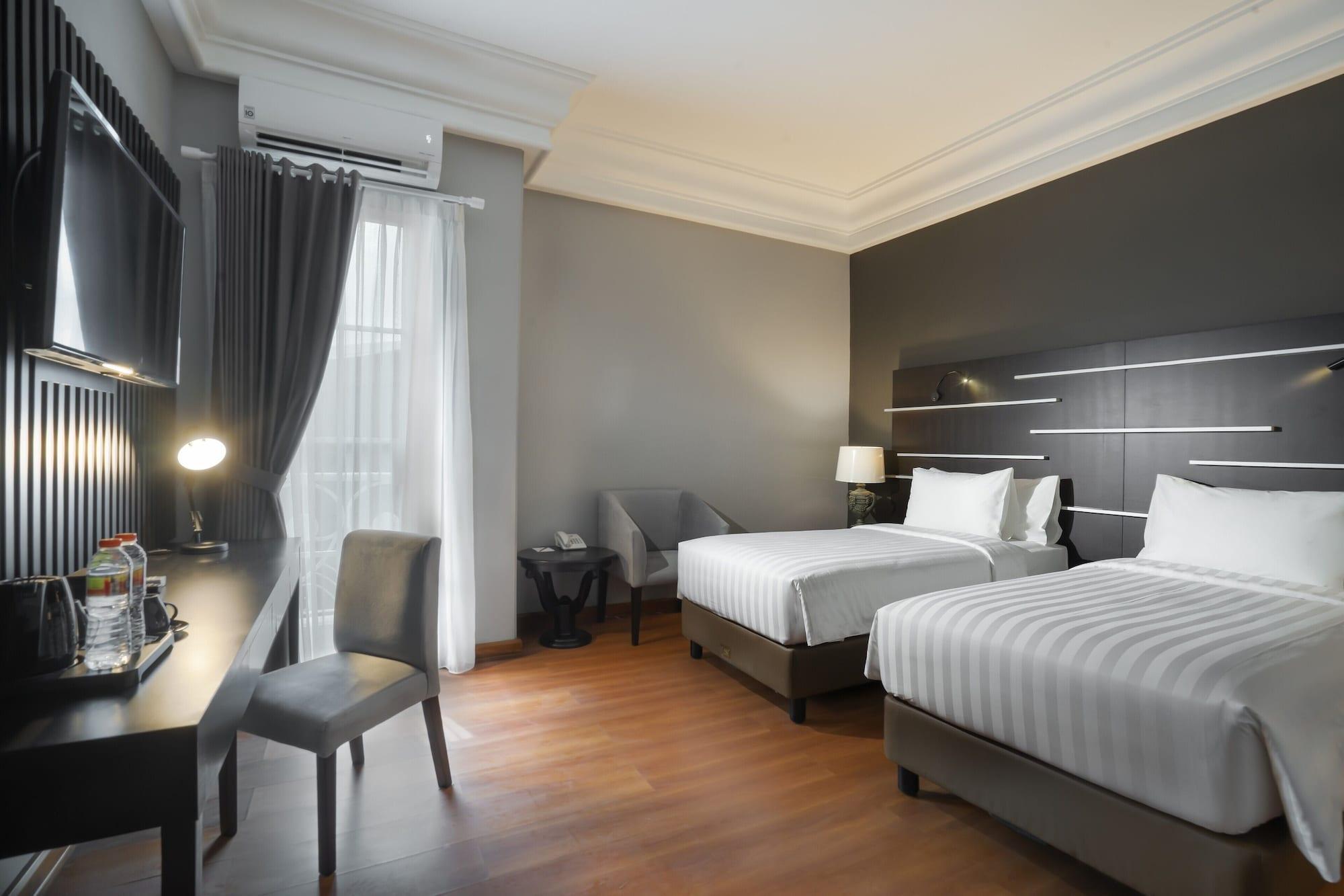 Madina Inn Джокьякарта Экстерьер фото