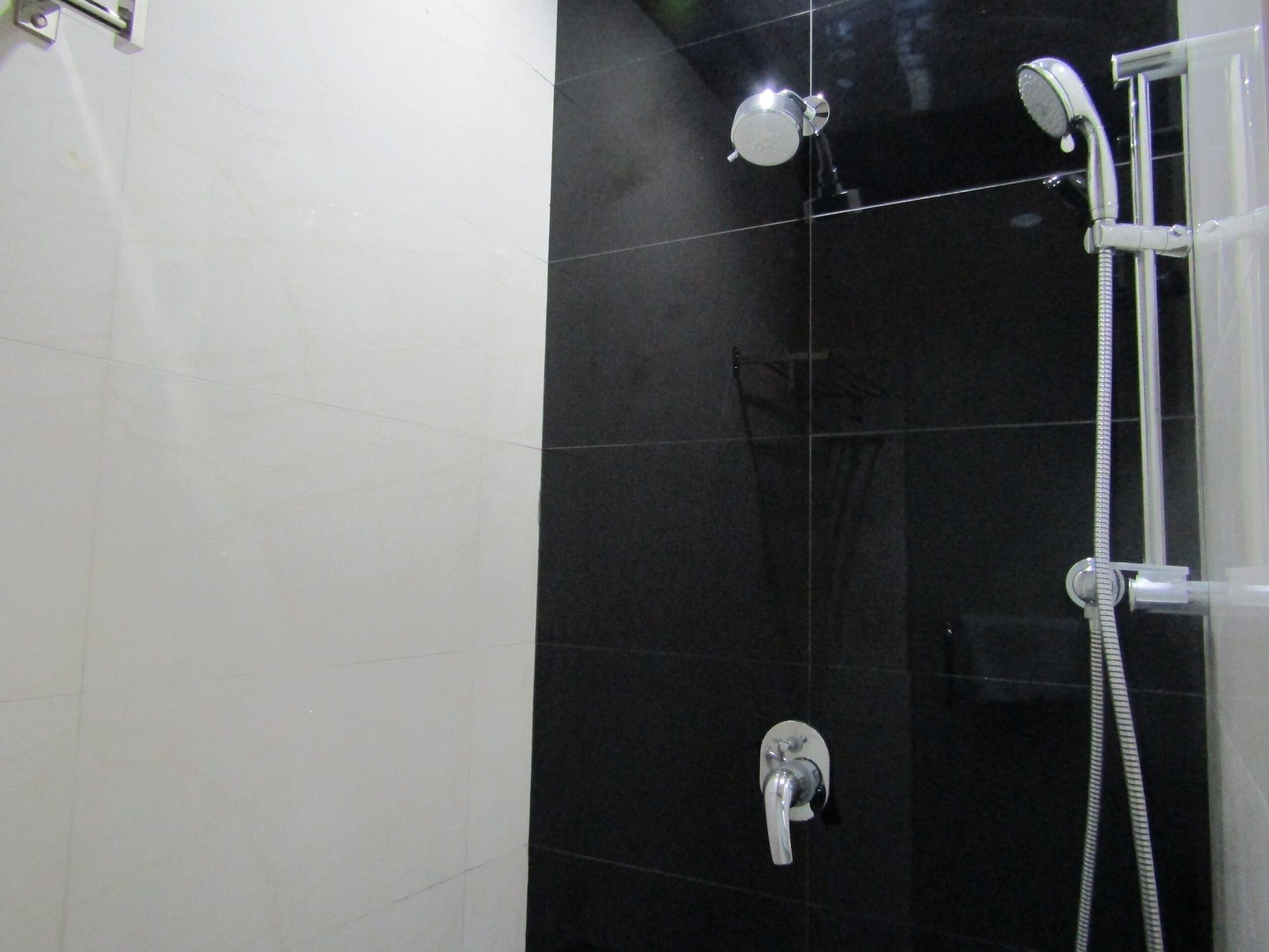 Madina Inn Джокьякарта Экстерьер фото